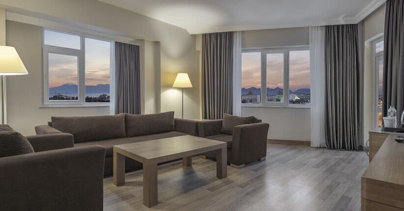 Family Suite, Wyndham Garden Lara