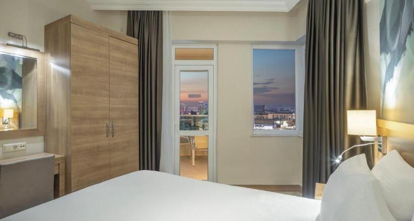 Family Suite, Wyndham Garden Lara