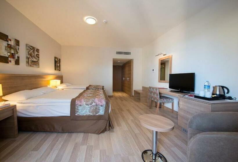 Номер Superior, Wyndham Garden Lara