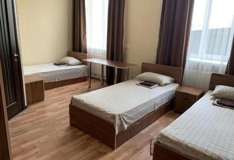 컴포트 트리플 룸, Monada Hotel & Hostel
