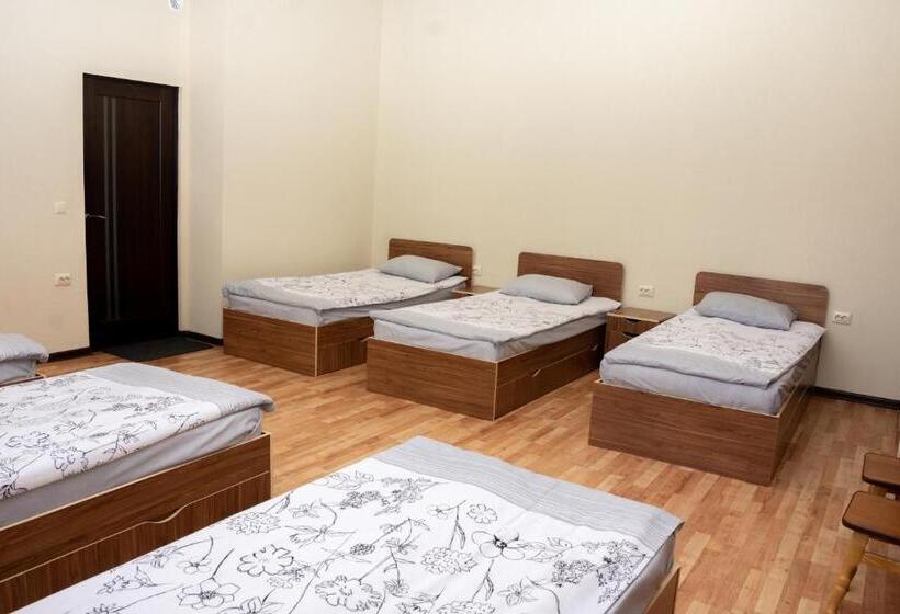 공동 객실, Monada Hotel & Hostel