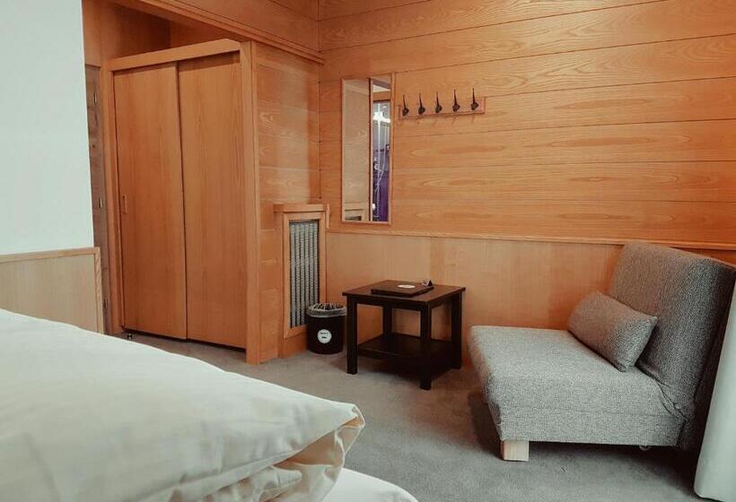 标准单人间, Pension Kirchplatz