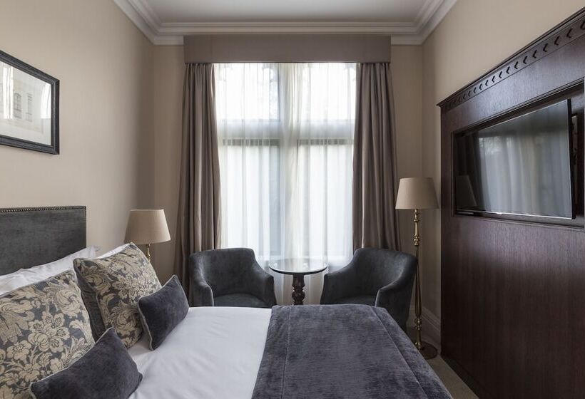 اتاق کلاسیک, St Paul S