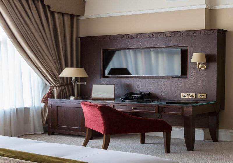 اتاق کلاسیک, St Paul S