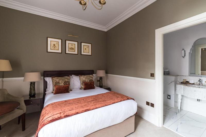 اتاق لوکس, St Paul S