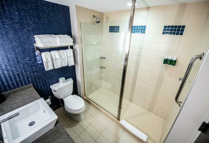 מיטת קינג בסוויטה, Fairfield By Marriott Inn & Suites Washington Casino Area
