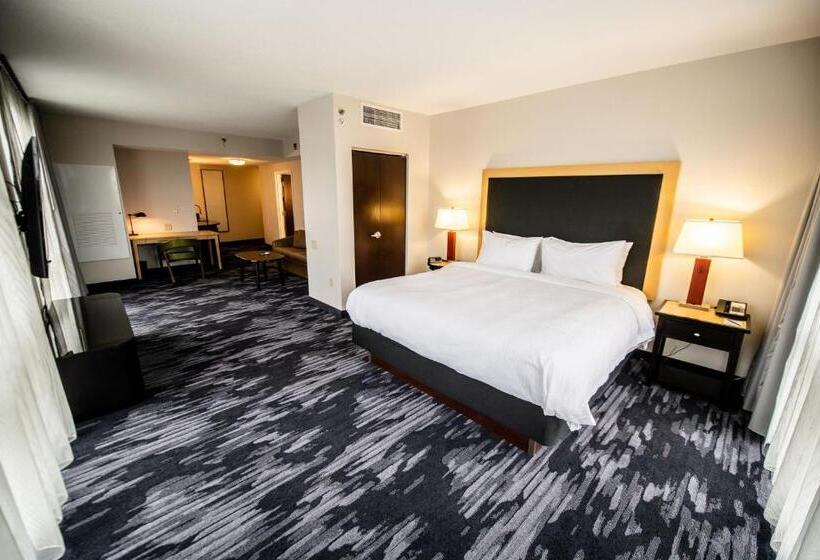 מיטת קינג בסוויטה, Fairfield By Marriott Inn & Suites Washington Casino Area