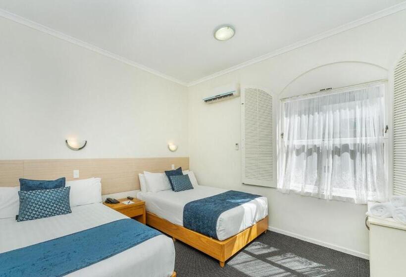 Номер Стандарт 2 Двуспальные Кровати, Ramada By Wyndham Hamilton City Center