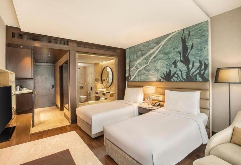اتاق استاندارد یک نفره, The Leela Ambience Convention Hotel Delhi