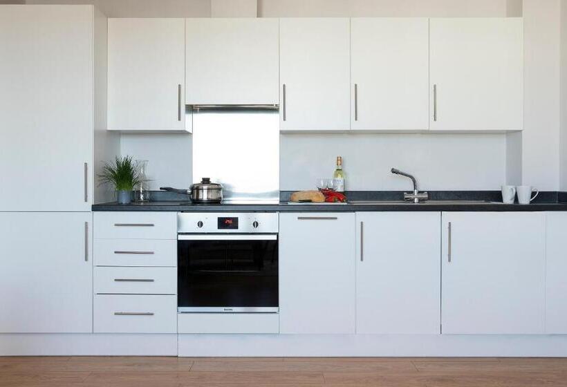 Студия Стандарт, Hq Aparthotel Farnborough