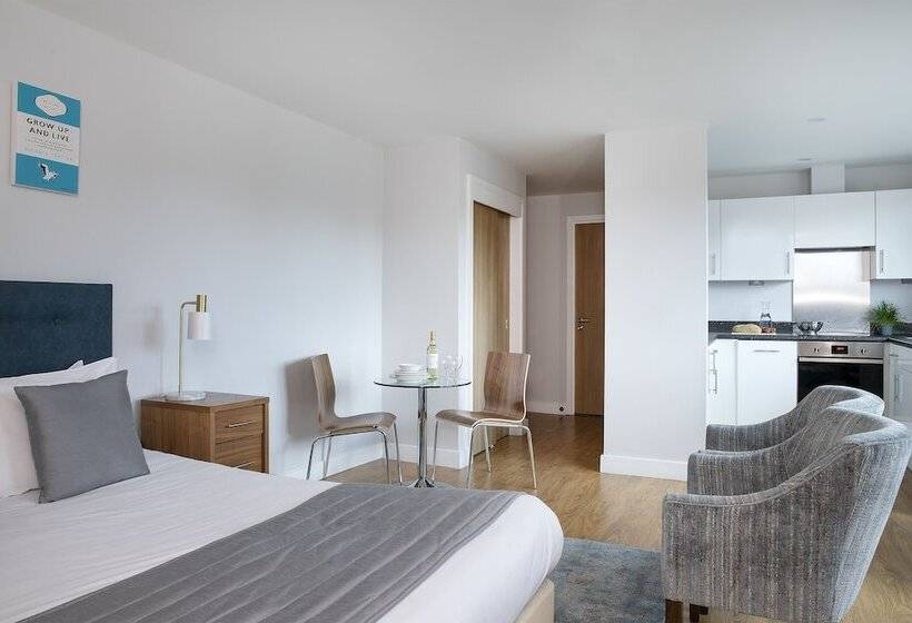 Студия Стандарт, Hq Aparthotel Farnborough