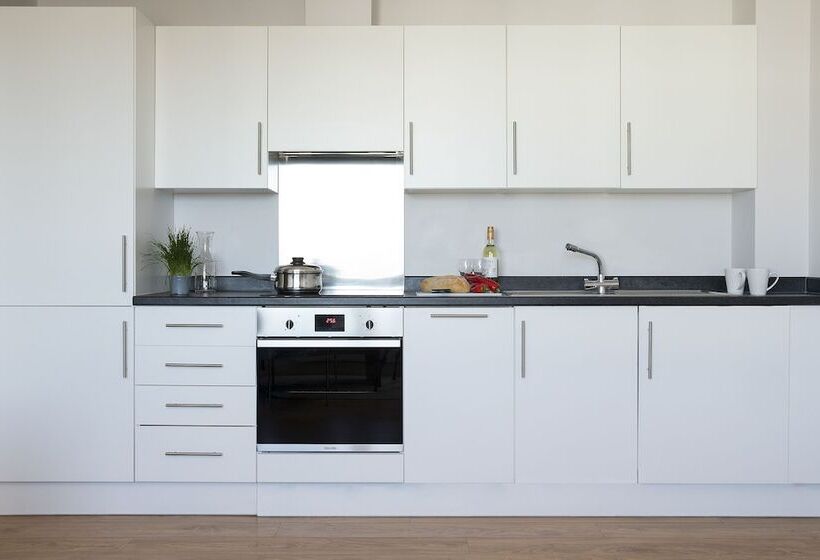 Студия Стандарт, Hq Aparthotel Farnborough