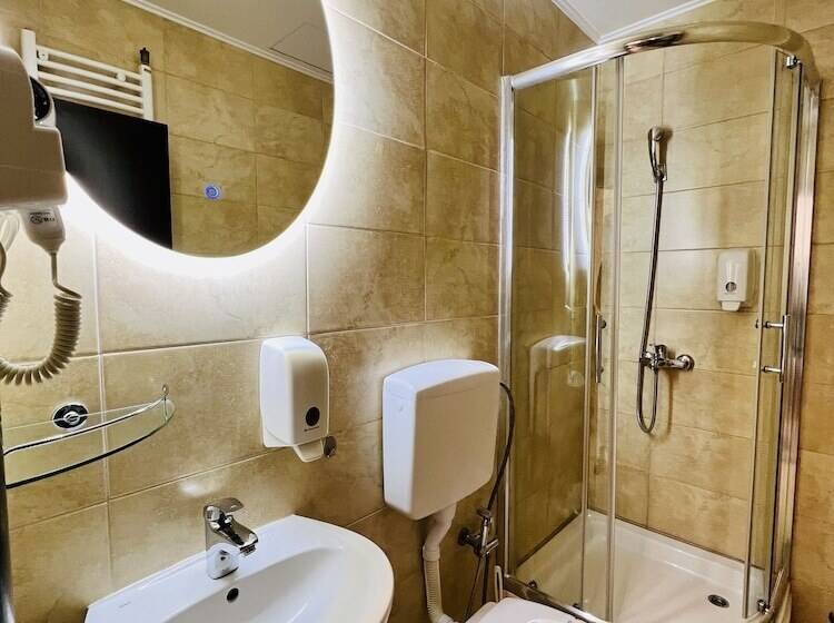 اتاق استاندارد چهار تخته, Side One Design Hotel Garni