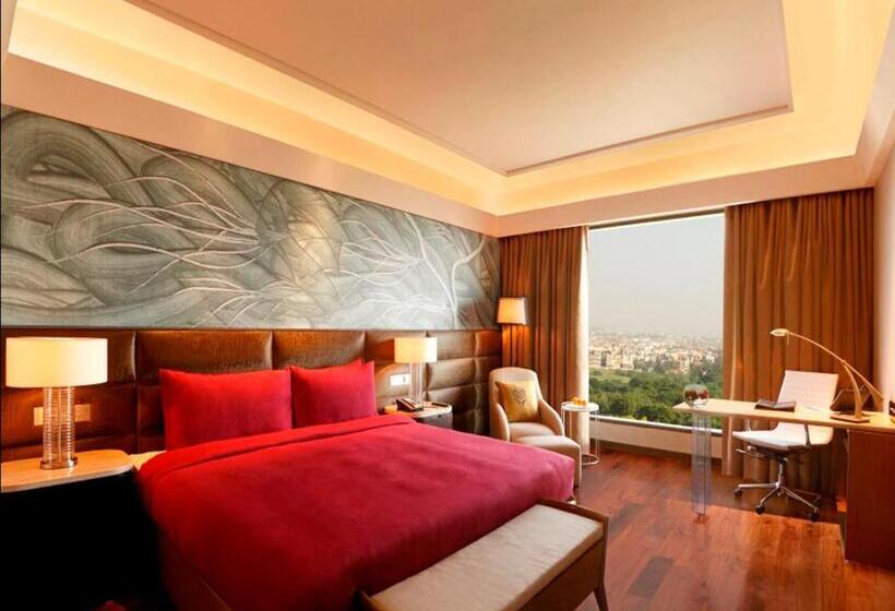 سوییت اجرایی, The Leela Ambience Convention Hotel Delhi