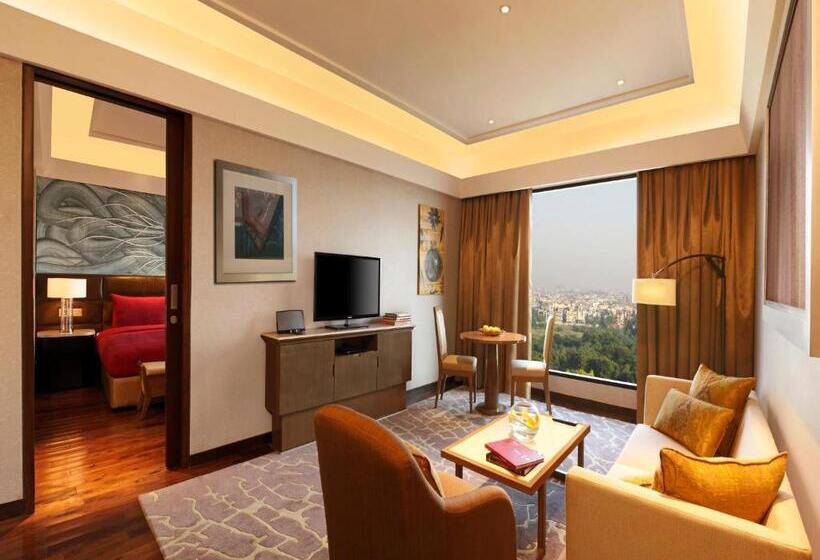 سوییت لوکس, The Leela Ambience Convention Hotel Delhi