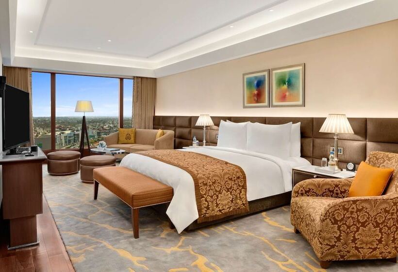 سوییت لوکس, The Leela Ambience Convention Hotel Delhi