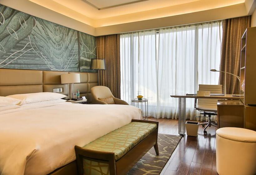 اتاق پرمیوم, The Leela Ambience Convention Hotel Delhi