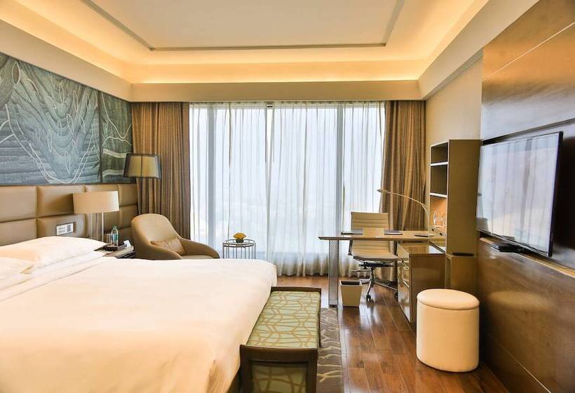 اتاق پرمیوم, The Leela Ambience Convention Hotel Delhi