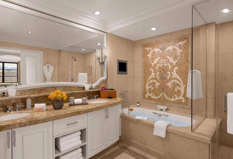 Номер Superior, The Maybourne Beverly Hills, Maybourne Hotel Collection