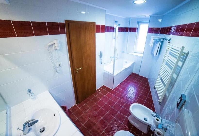 带大床的套房, Best Western Plus Lido