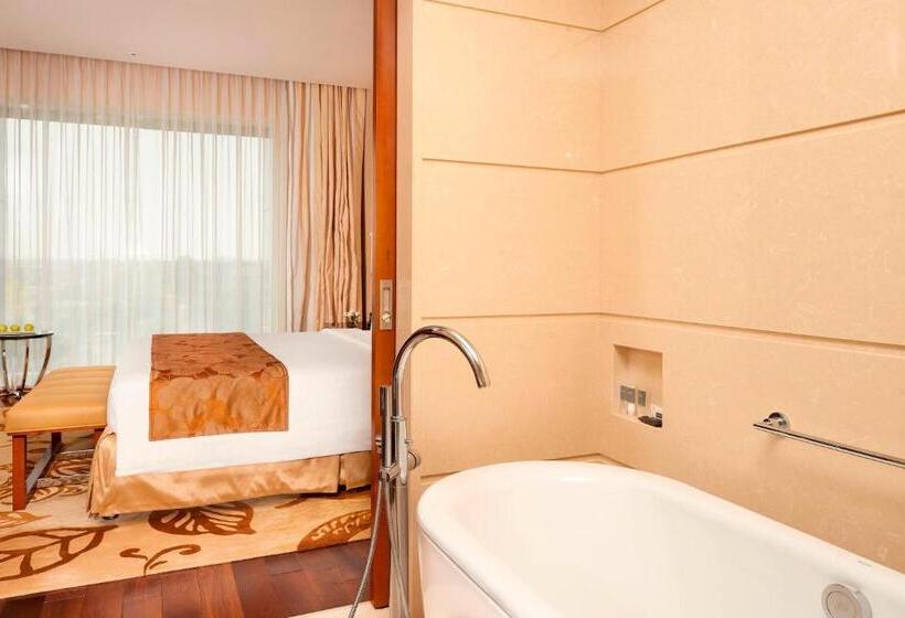 Люкс Повышенной Комфортности, Courtyard By Marriott Kochi Airport