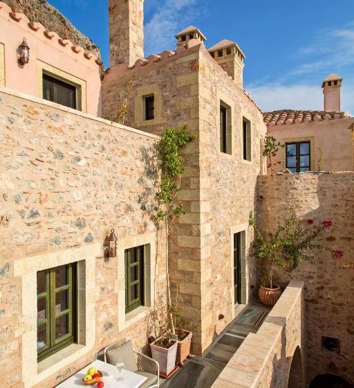 Полулюкс, Moni Emvasis Luxury Suites