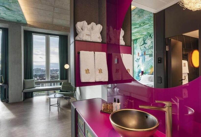 Premium room with view, Nhow Frankfurt