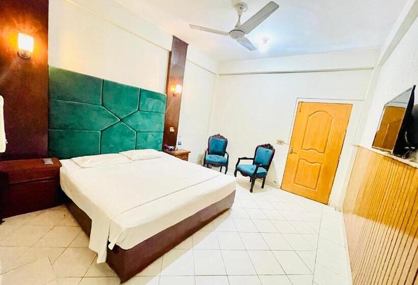 اتاق لوکس خانوادگی, New Mid City