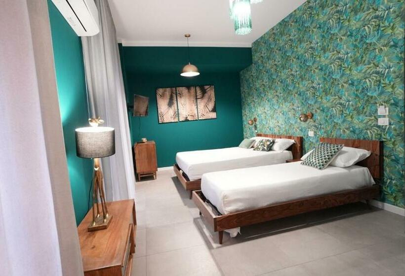 اتاق راحتی سه تخته, Ross Family Suites