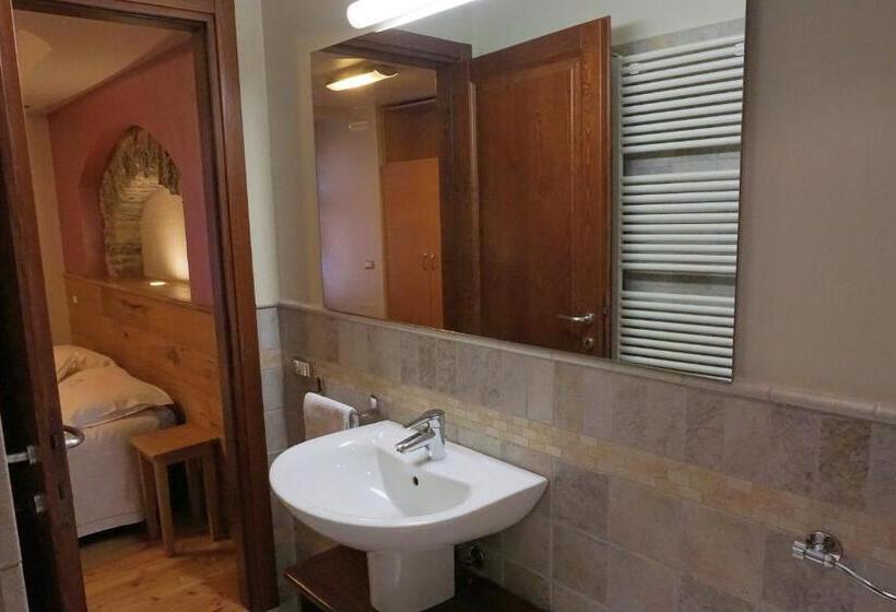 Номер Стандарт Вид на Горы, Pensione Albergo Diffuso Ceaglio Valle Maira