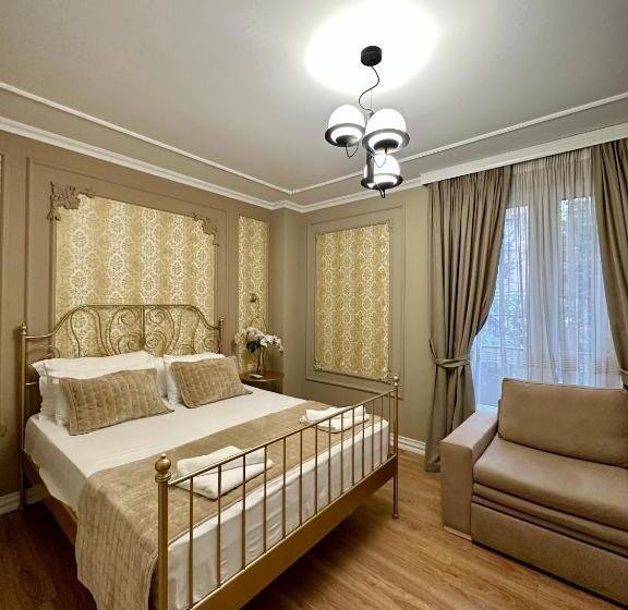 اتاق اکونومی, Rose Boutique