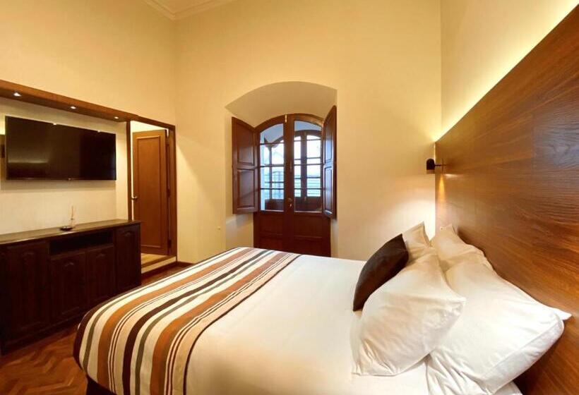 اتاق استاندارد یک نفره, San Juan Suites