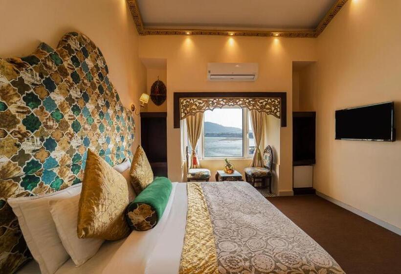 جناح عائلي, The Neeraj Ganga Heritage Palace