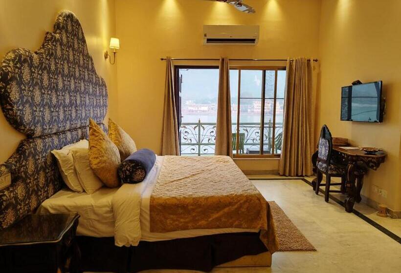 패밀리 스위트, The Neeraj Ganga Heritage Palace