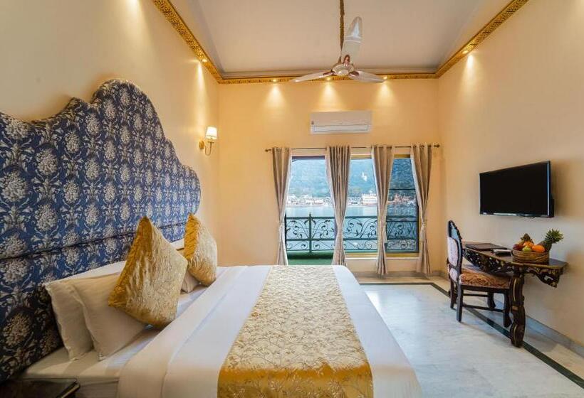 家庭套房, The Neeraj Ganga Heritage Palace