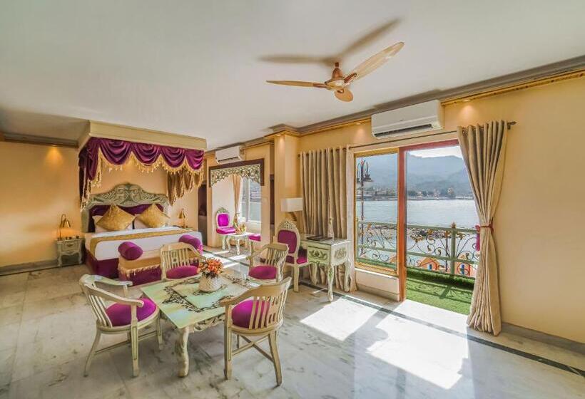 جناح, The Neeraj Ganga Heritage Palace