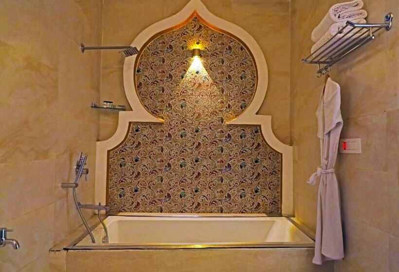 غرفة عائلية مطلّة علي الحديقة, The Neeraj Ganga Heritage Palace