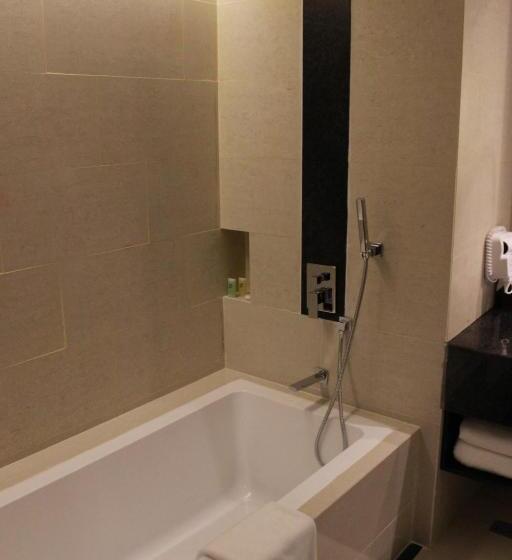 Номер Deluxe, Swiss Belhotel Harbour Bay