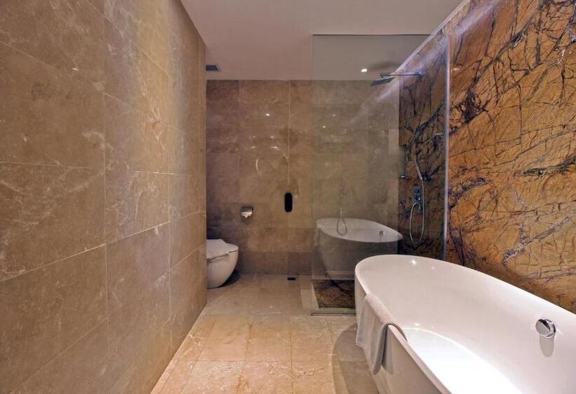 Полулюкс, Swiss Belhotel Harbour Bay
