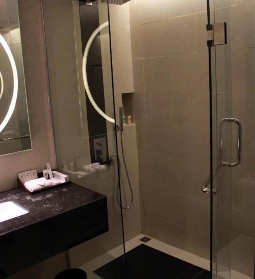 Номер Deluxe, Swiss Belhotel Harbour Bay