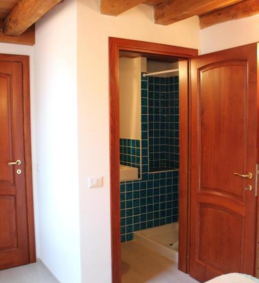 ベーシックルーム, B&b Piazza Di L Ara