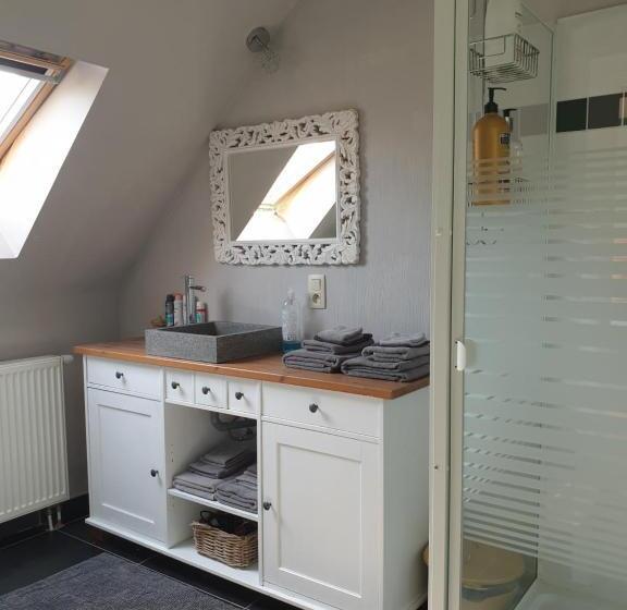 4인용 스탠다드 룸, Escale Chambre D Hôtes Au Coeur Du Vieux Profondeville Entre Namur Et Dinant