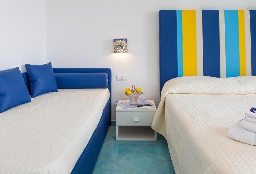اتاق لوکس با بالکن و چشم‌انداز دریا, Villa Fontana Limite