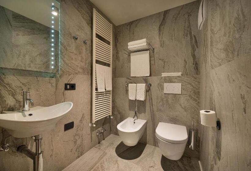 سوییت جونیور, Bivio Hotel Plaza