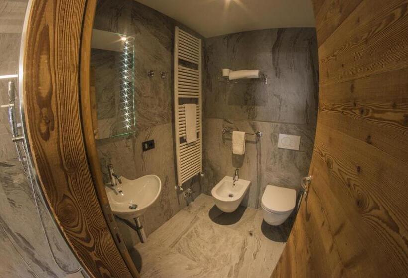 سوییت جونیور, Bivio Hotel Plaza