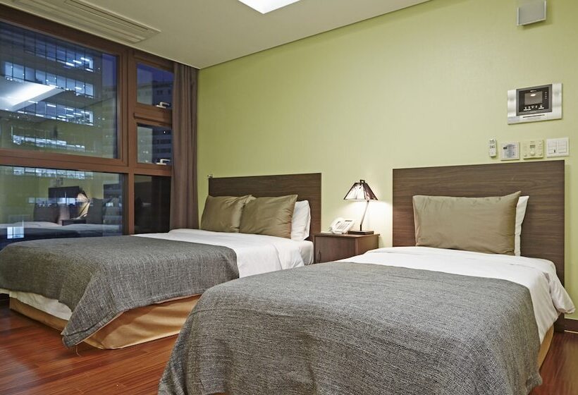 スイート, Brown Suites Residence