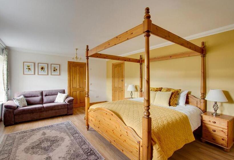 Семейный Номер Deluxe, Home Farm B&b   Sunflower Room
