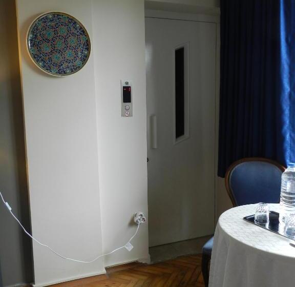 ファミリールーム, Guest House   Grandma S House