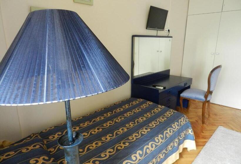 ファミリールーム, Guest House   Grandma S House