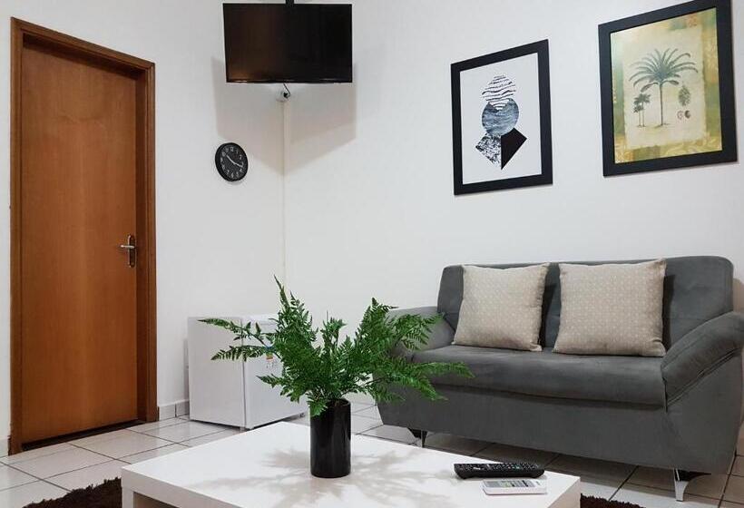 Люкс Deluxe Кровать Кинг, B & A Suites Inn Hotel   Quarto Luxo âmbar